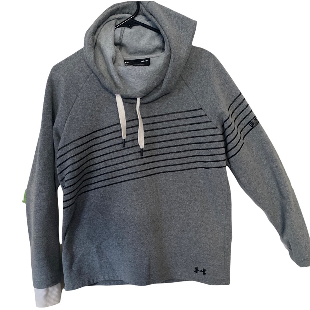 Under Armour badborne thick hoodie very good condition! Size is M